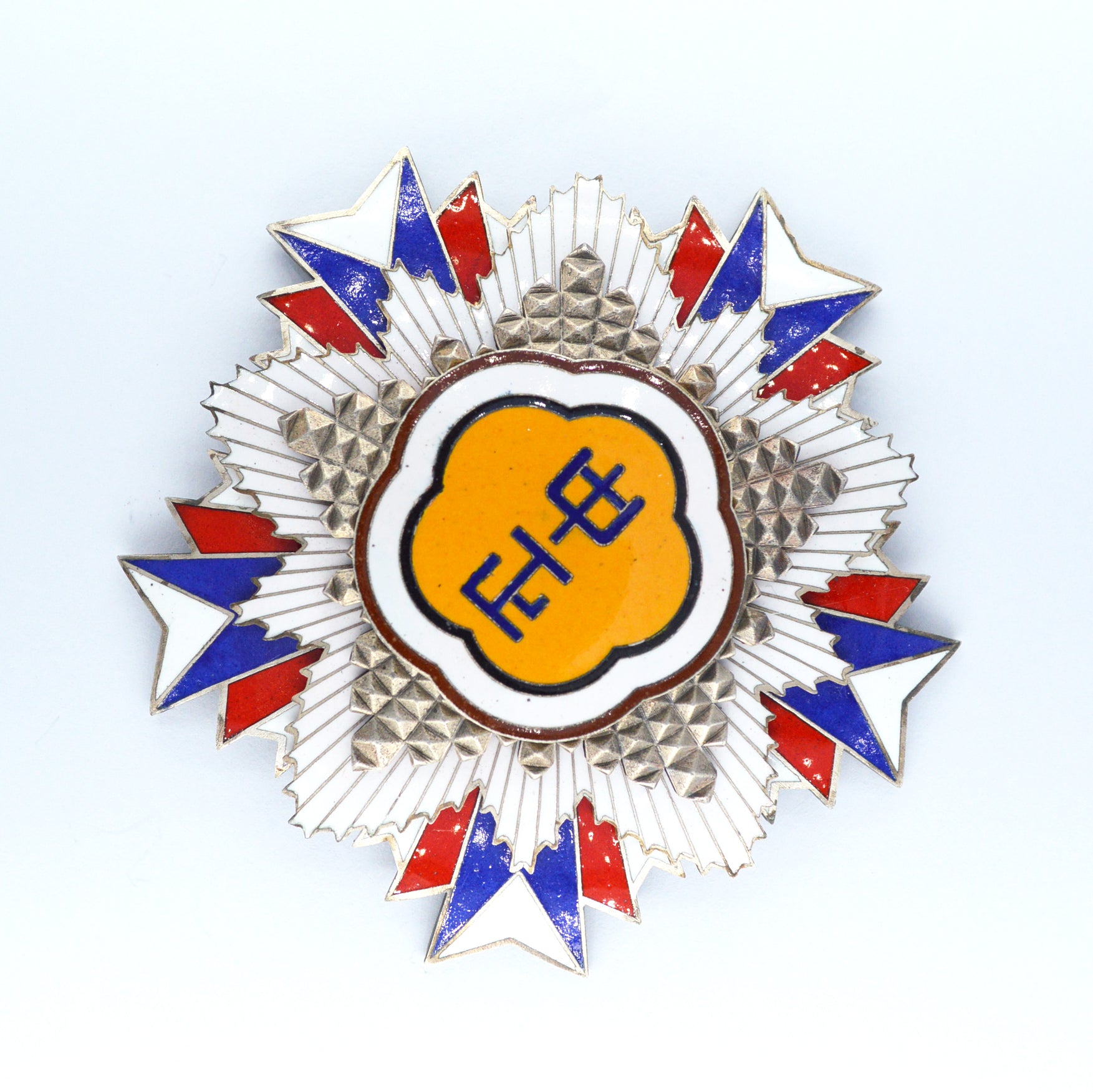 Chinese-REPUBLIC Order of Chiang Chung-Cheng Breast star detail view 10
