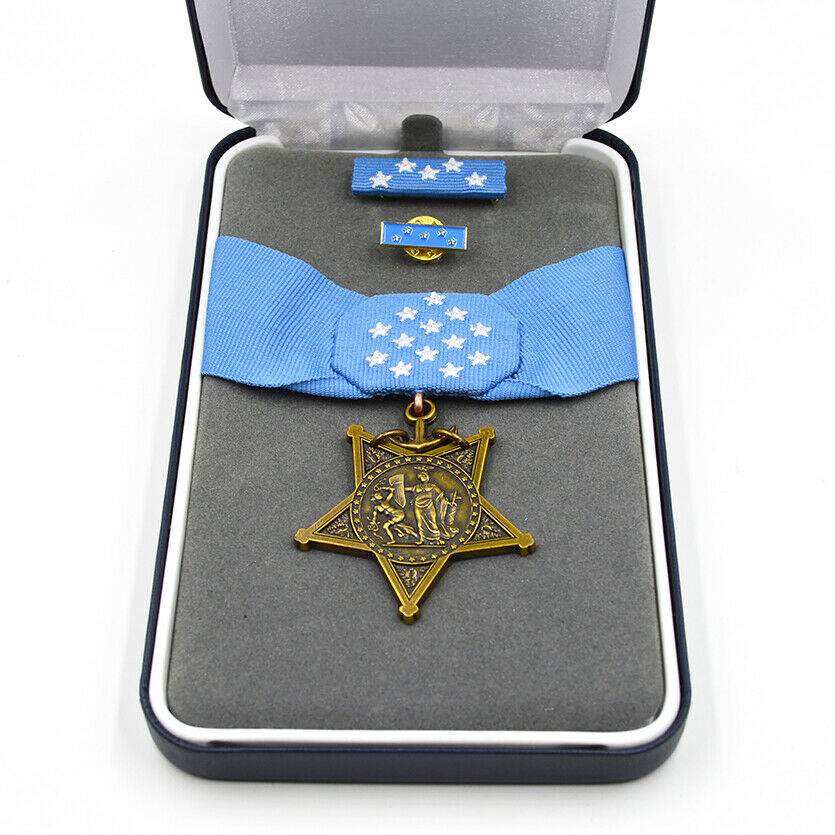 Cased U.S. Medal of Honor Navy MOH Ribbon Bar Congressional Order Badge WWII detail view 2