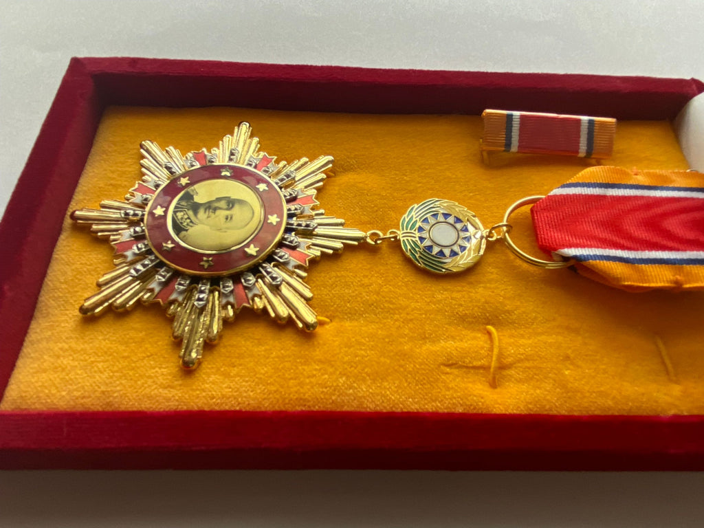 Republic of China Order of Victory Against Japanese Aggression WWII – Full-Size detail view 11