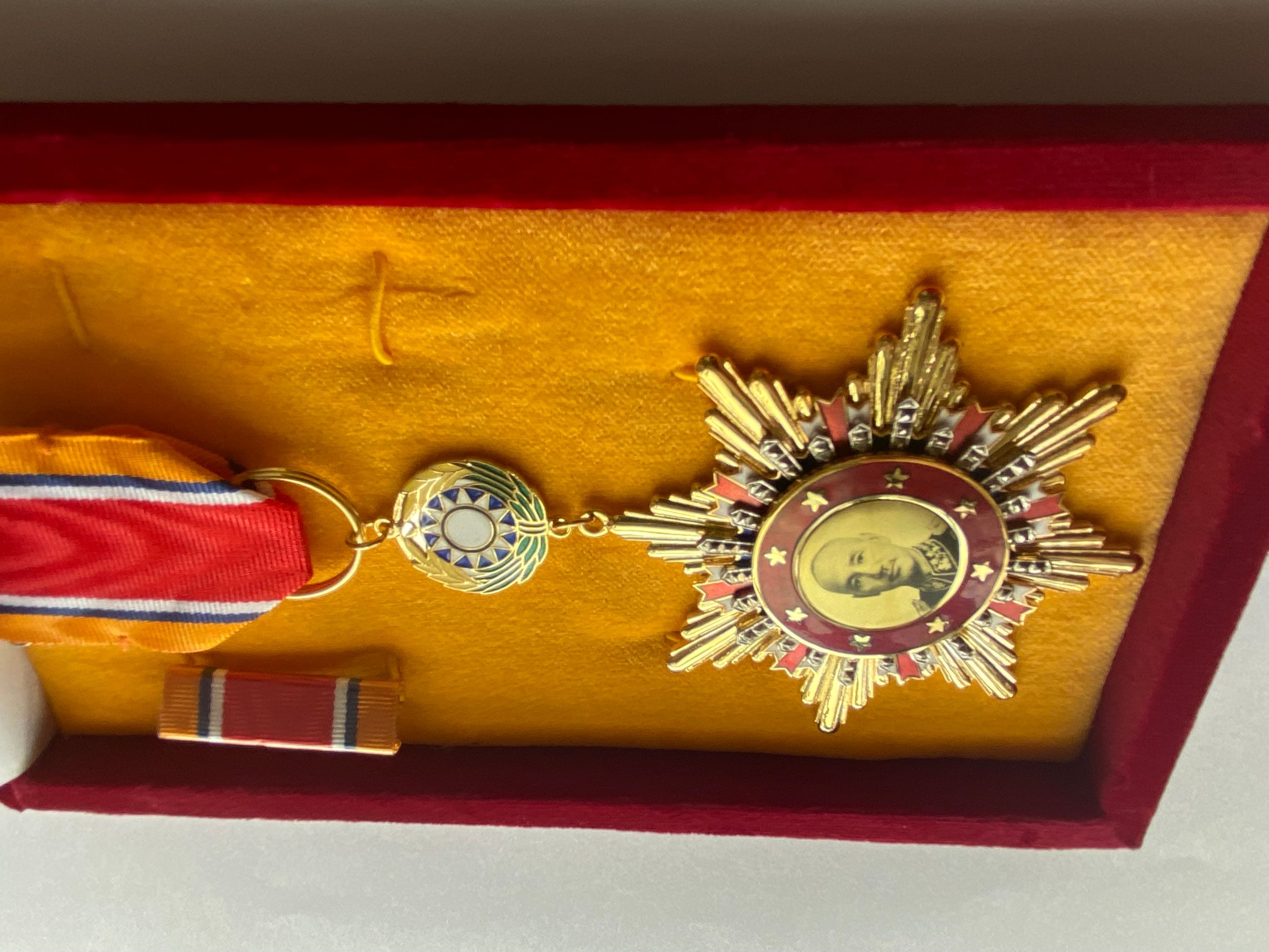 Republic of China Order of Victory Against Japanese Aggression WWII – Full-Size detail view 11