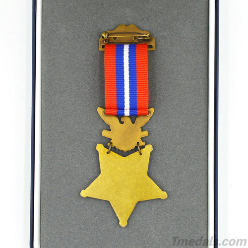 Cased U.S. Medal of Honor – Civil War Army 1896 – 1903 – Full-Size detail view 2