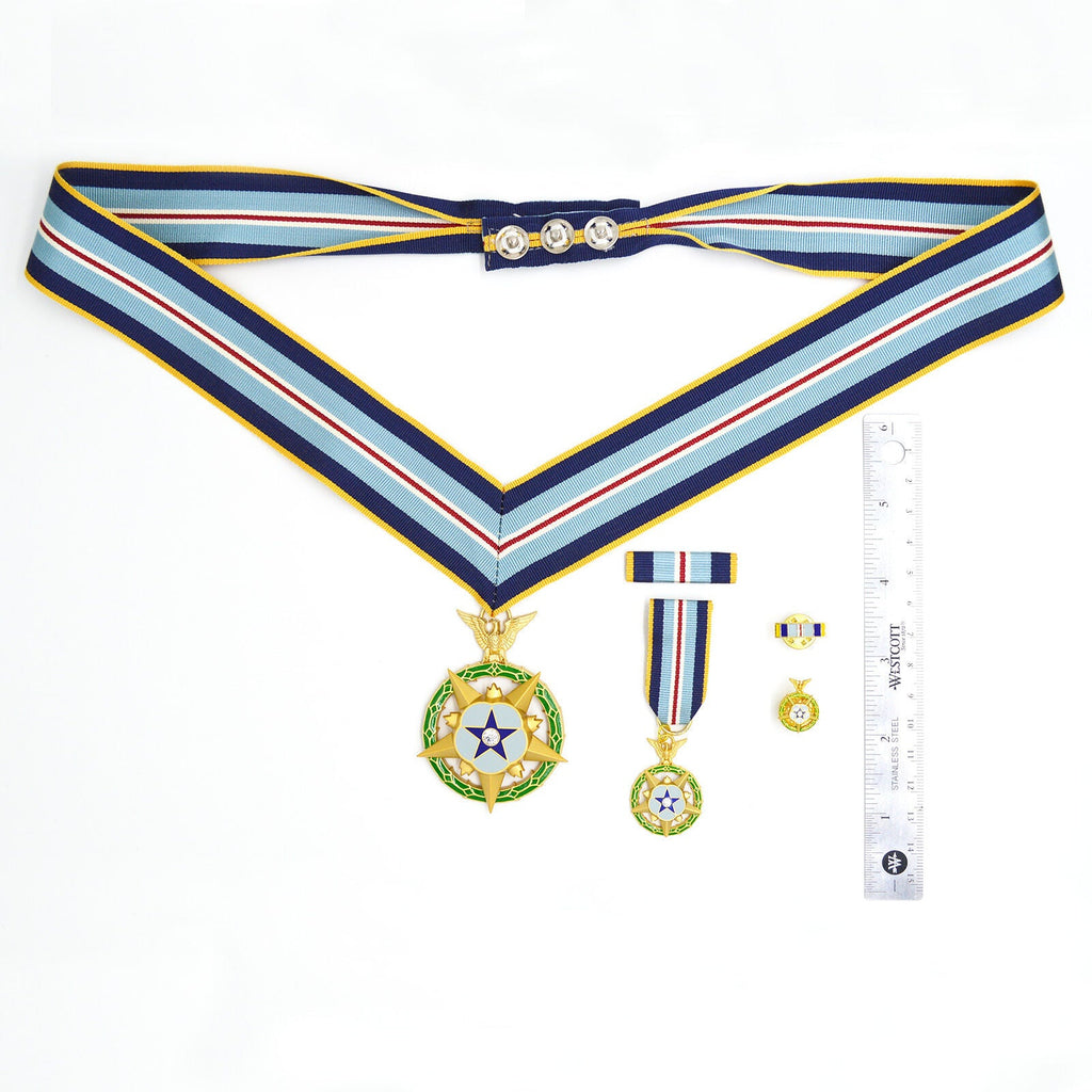 Cased U.S. NASA Space MOH Space Medal of Honor Neckribbon Version WWII Badge Order detail view 2