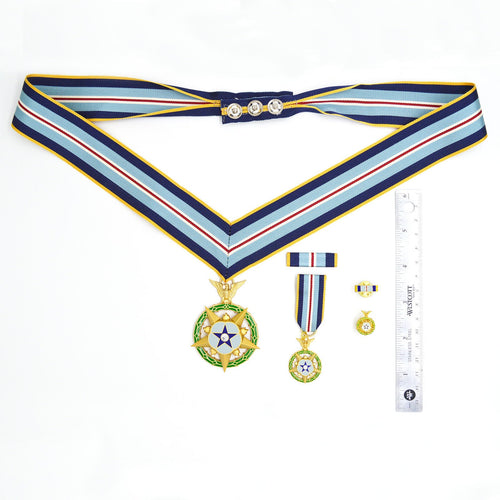 Cased U.S. NASA Space MOH Space Medal of Honor Neckribbon Version WWII Badge Order detail view 2