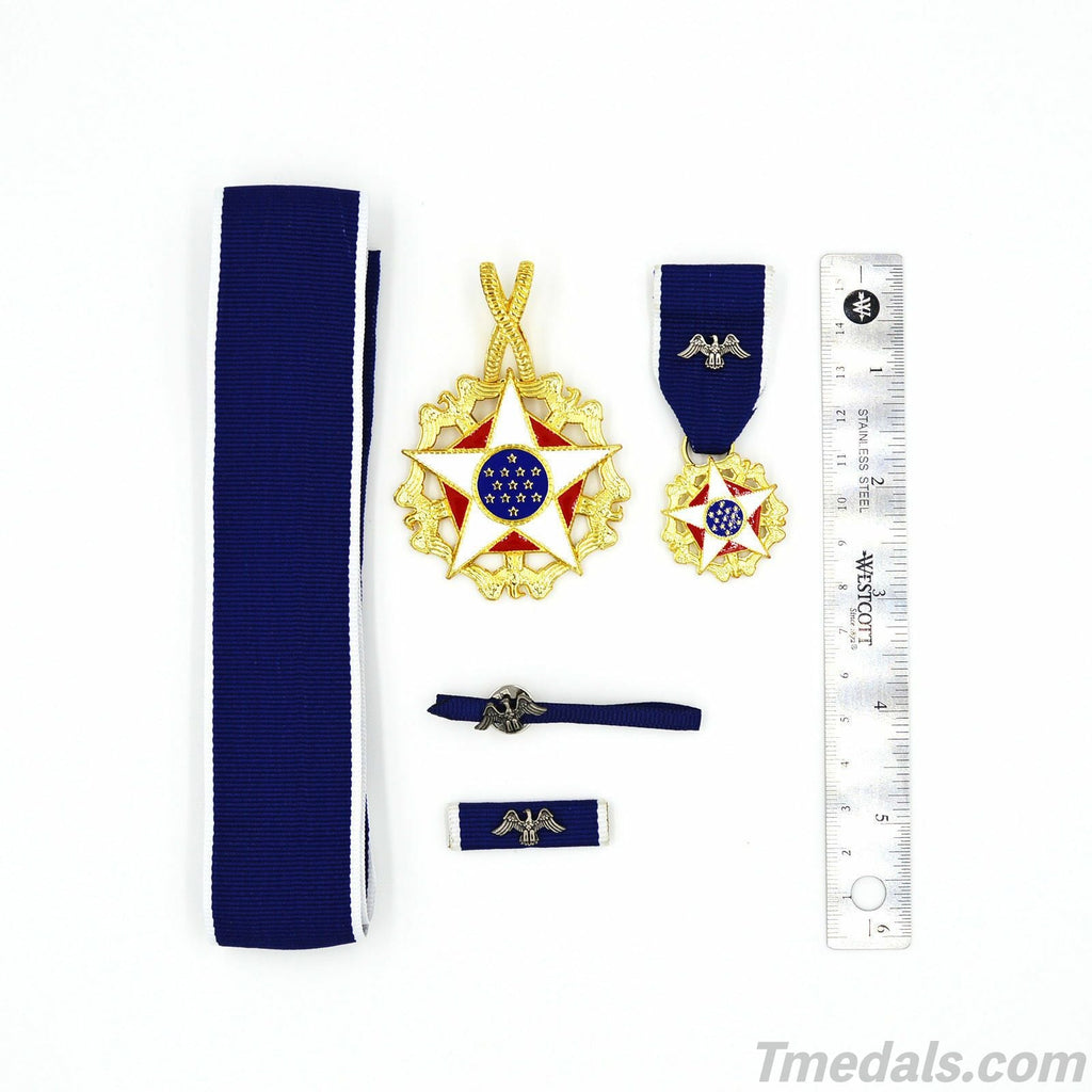Cased U.S. U.S. Order Badge, Presidential Medal of Freedom, 1963-Present WWII detail view 2