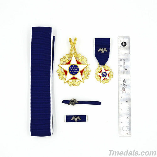 Cased U.S. U.S. Order Badge, Presidential Medal of Freedom, 1963-Present WWII detail view 2