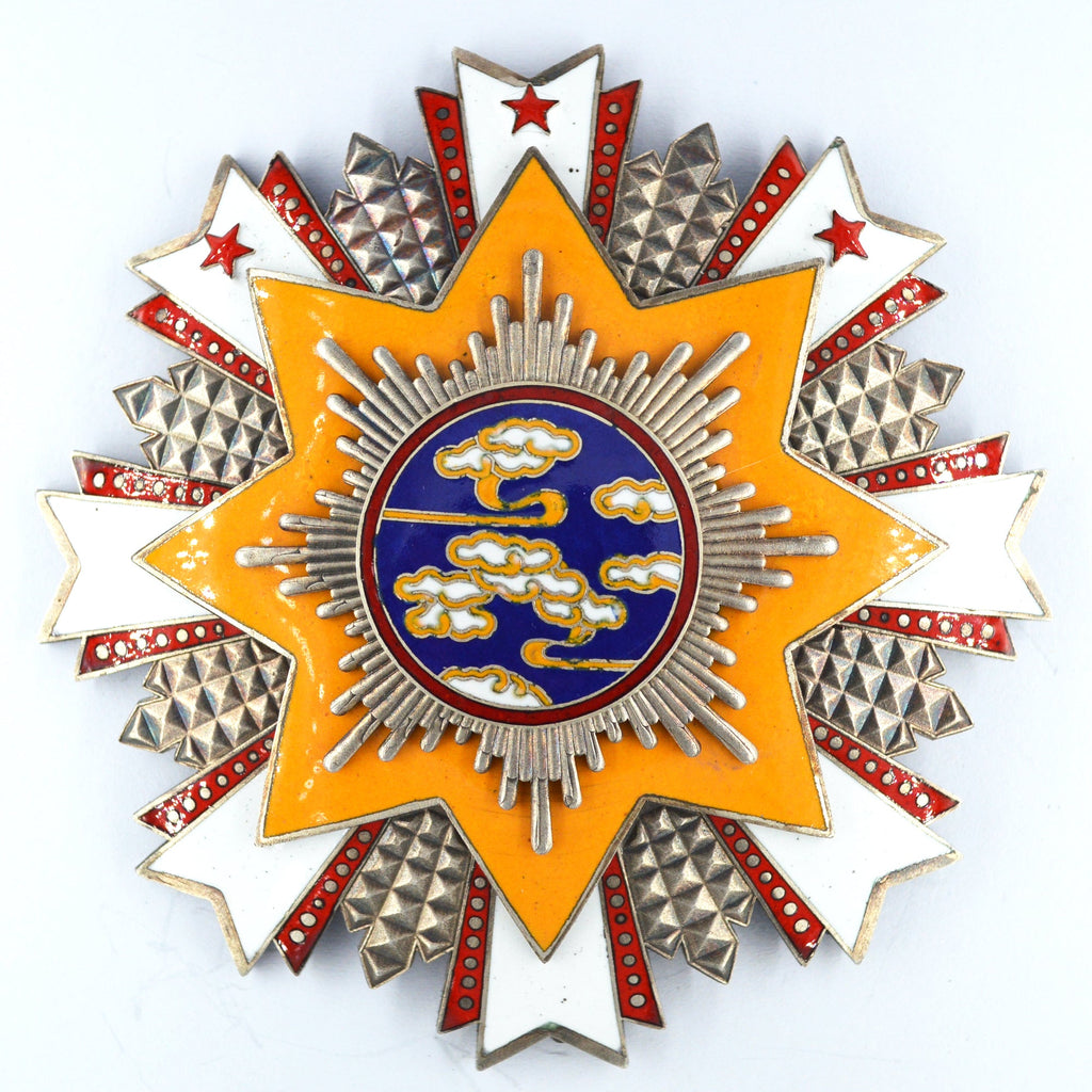 Chinese Republic Order of Propitious Clouds Breast star detail view 5
