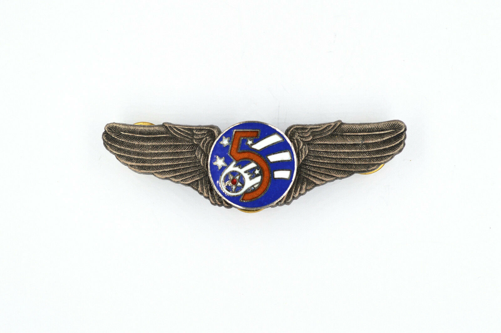 U.S. WWII WWII 5TH Air Force Wings Badge Pin Medal Enamel detail view 2