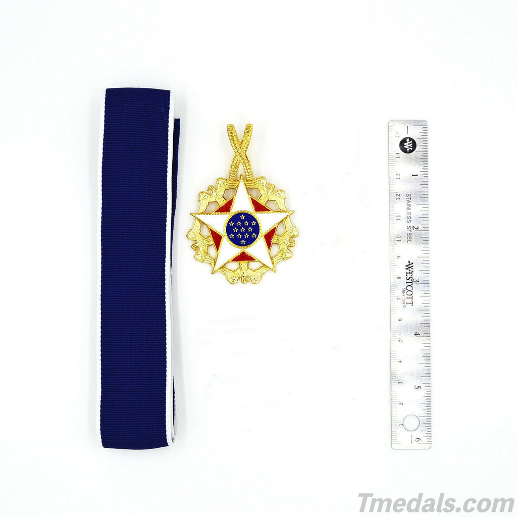 Cased U.S. Order Badge Presidential Medal of Freedom, Medallion with Neck Ribbon detail view 2
