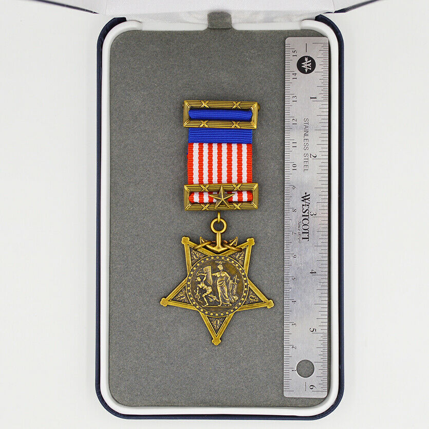U.S. Medal of Honor Navy 1862 – 1912 Type II Civil War Era – Full-Size with Case detail view 3