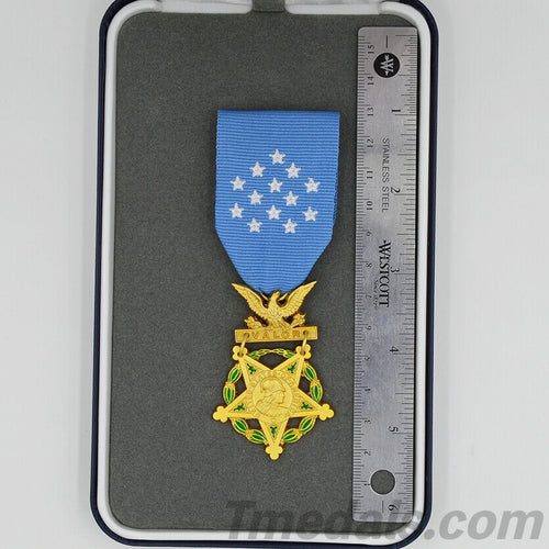 Cased U.S. WWII Order Army Medal of Honor 1904-1944 MOH Medal Order detail view 2
