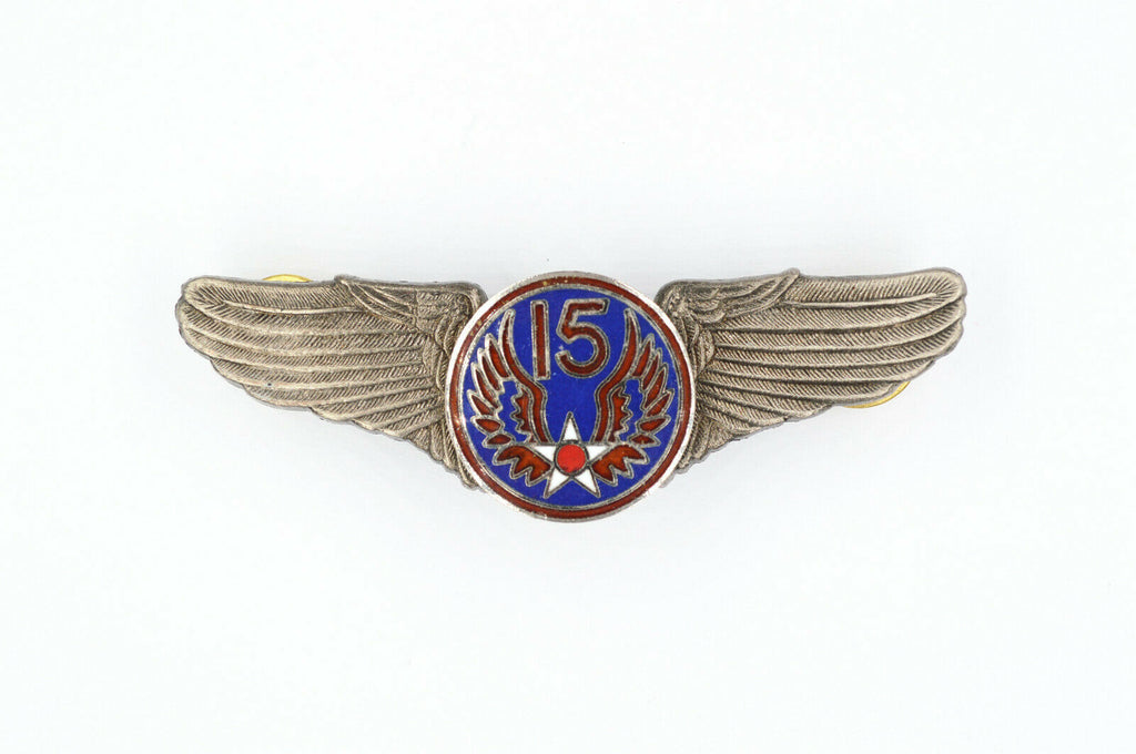 U.S. WWII 15TH Air Force Wings Badge Pin Medal Enamel detail view 2