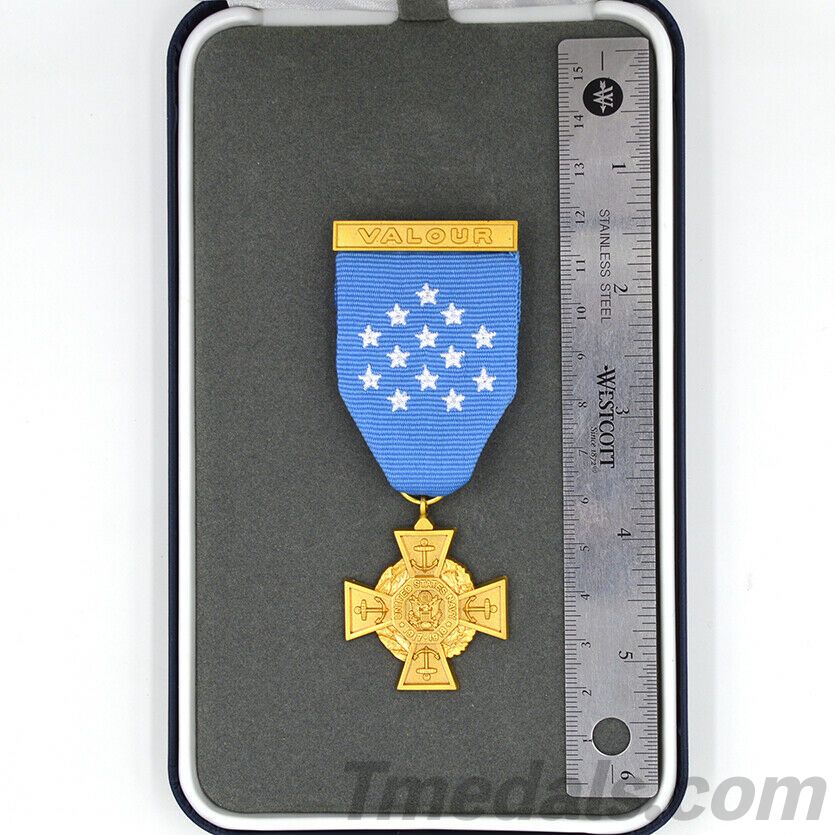 Cased U.S. Medal of Honor – Tiffany Cross 1919 – 1942 Navy detail view 2