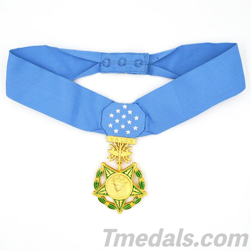 U.S. Medal of Honor Air Force WWII Neck Ribbon Version – Full-Size Brass with Case detail view 3