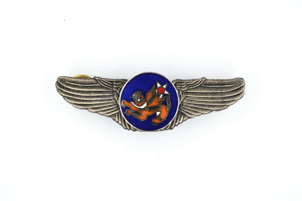 U.S. WWII 14TH Air Force Wings Badge Pin Flying Tigers Enamel Badge detail view 2