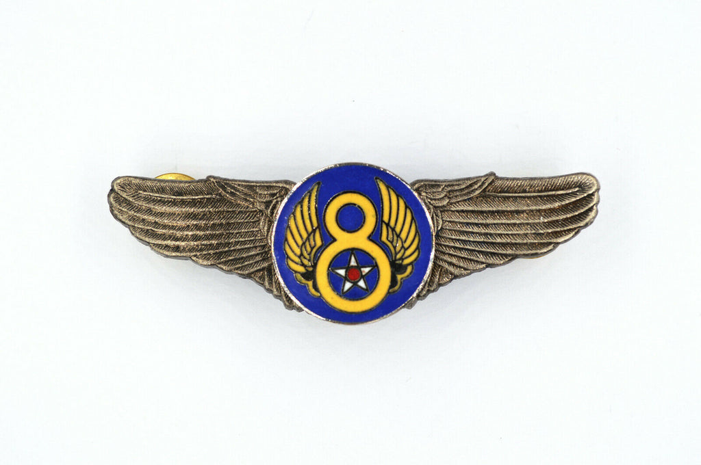 U.S. WWII WWII 8TH Air Force Wings Badge Pin Medal Enamel detail view 2