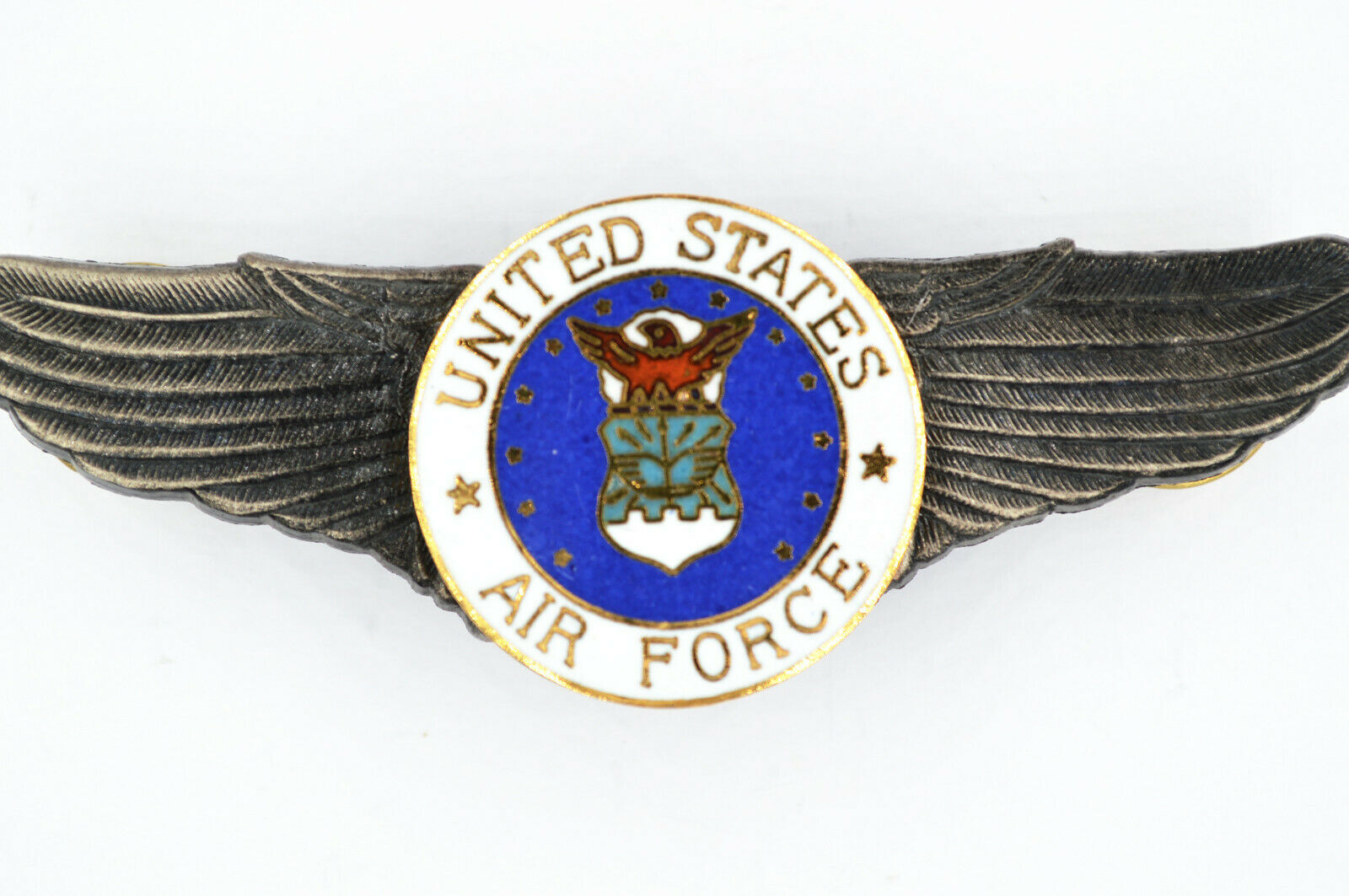 U.S. WWII Air Force Wings Badge Pin Medal Enamel detail view 2