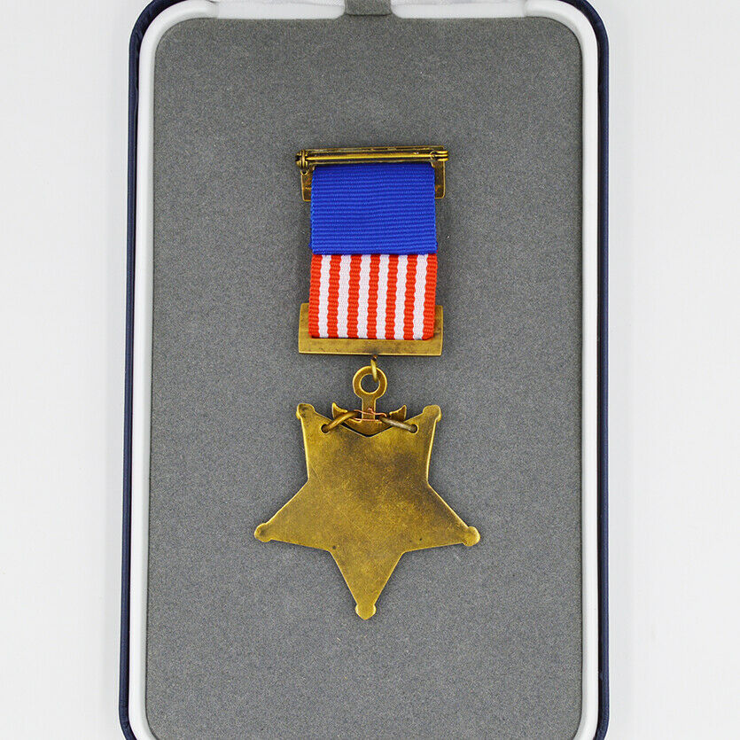 U.S. Medal of Honor Navy 1862 – 1912 Type II Civil War Era – Full-Size with Case detail view 2
