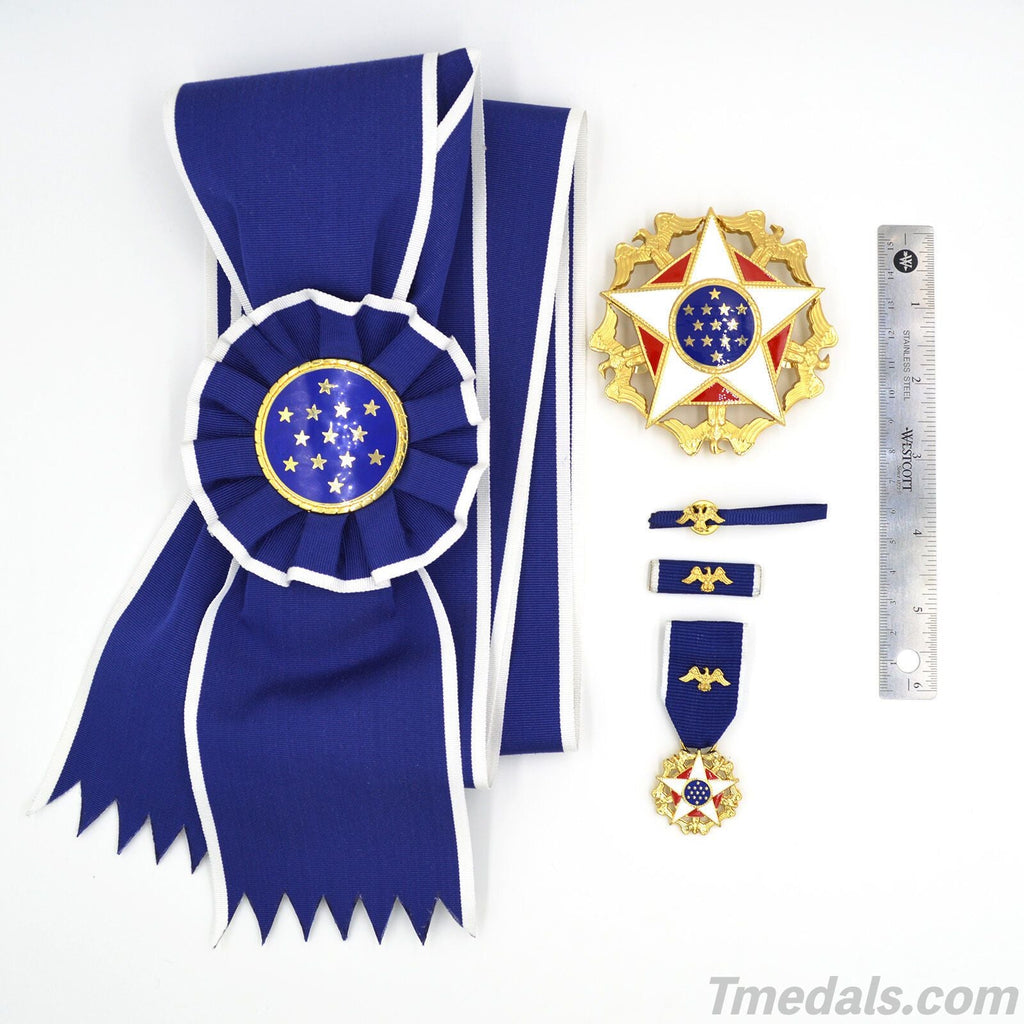 U.S. Presidential Medal of Freedom with Distinction – Full-Size Set with Sash detail view 3