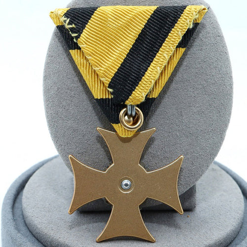 Austria-Hungary Officer’s Military Service Decoration 3rd Class Cross detail view 2