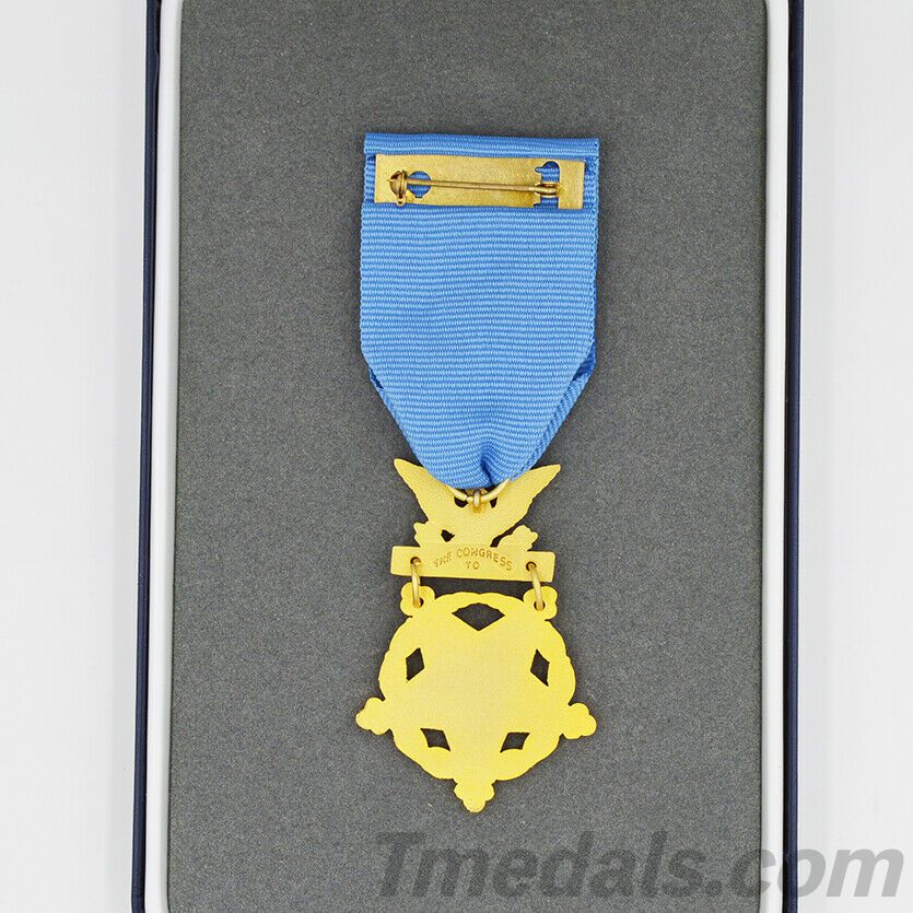 Cased U.S. WWII Order Army Medal of Honor 1904-1944 MOH Medal Order detail view 3