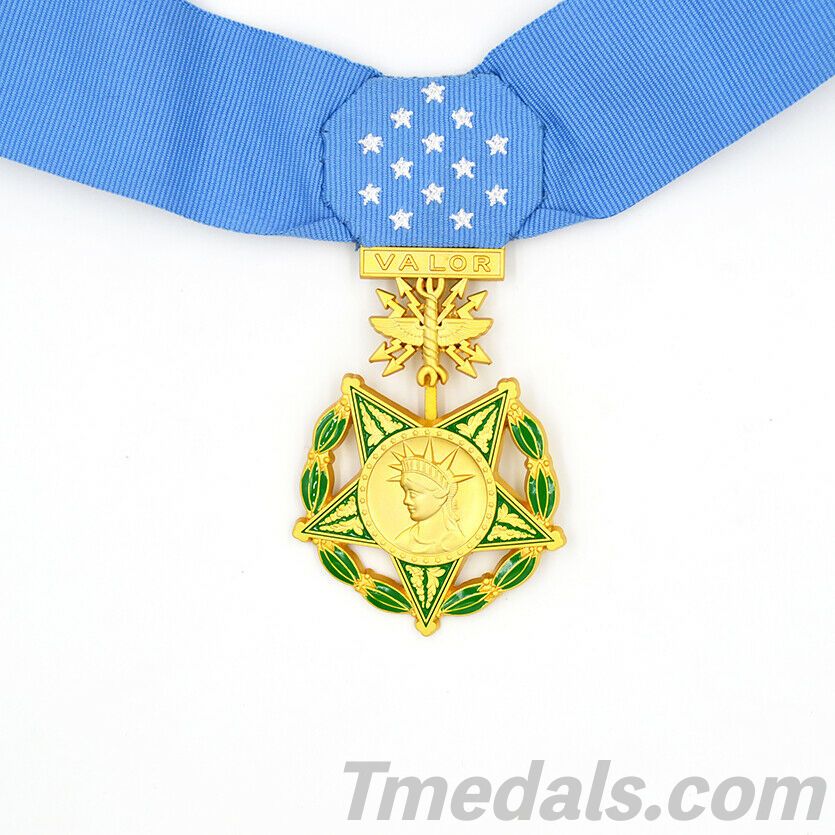 U.S. Medal of Honor Air Force WWII Neck Ribbon Version – Full-Size Brass with Case detail view 4