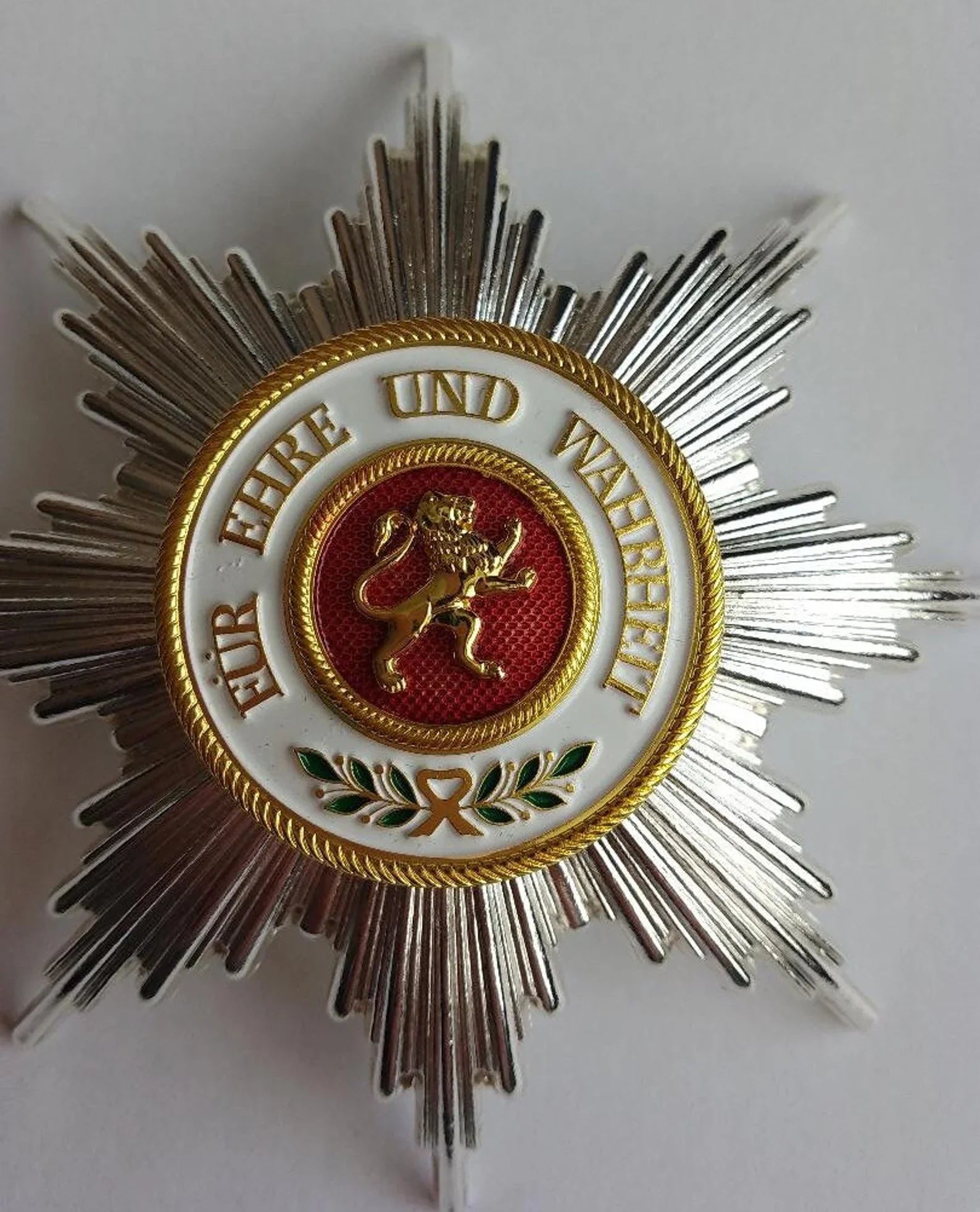 German Order of the Zähringer Lion, Commander Breast Star with Swords detail view 4