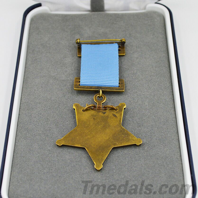 Cased U.S. Medal of Honor – Navy 1913 – 1942 – Full-Size detail view 4