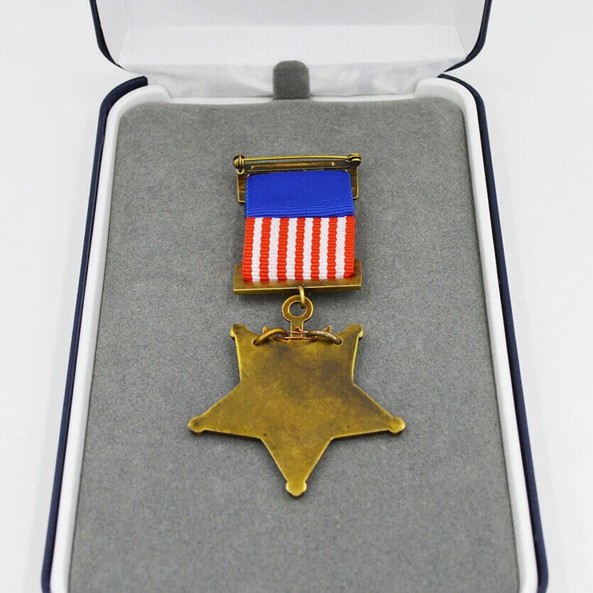 U.S. Medal of Honor Navy 1862 – 1912 Type II Civil War Era – Full-Size with Case detail view 4