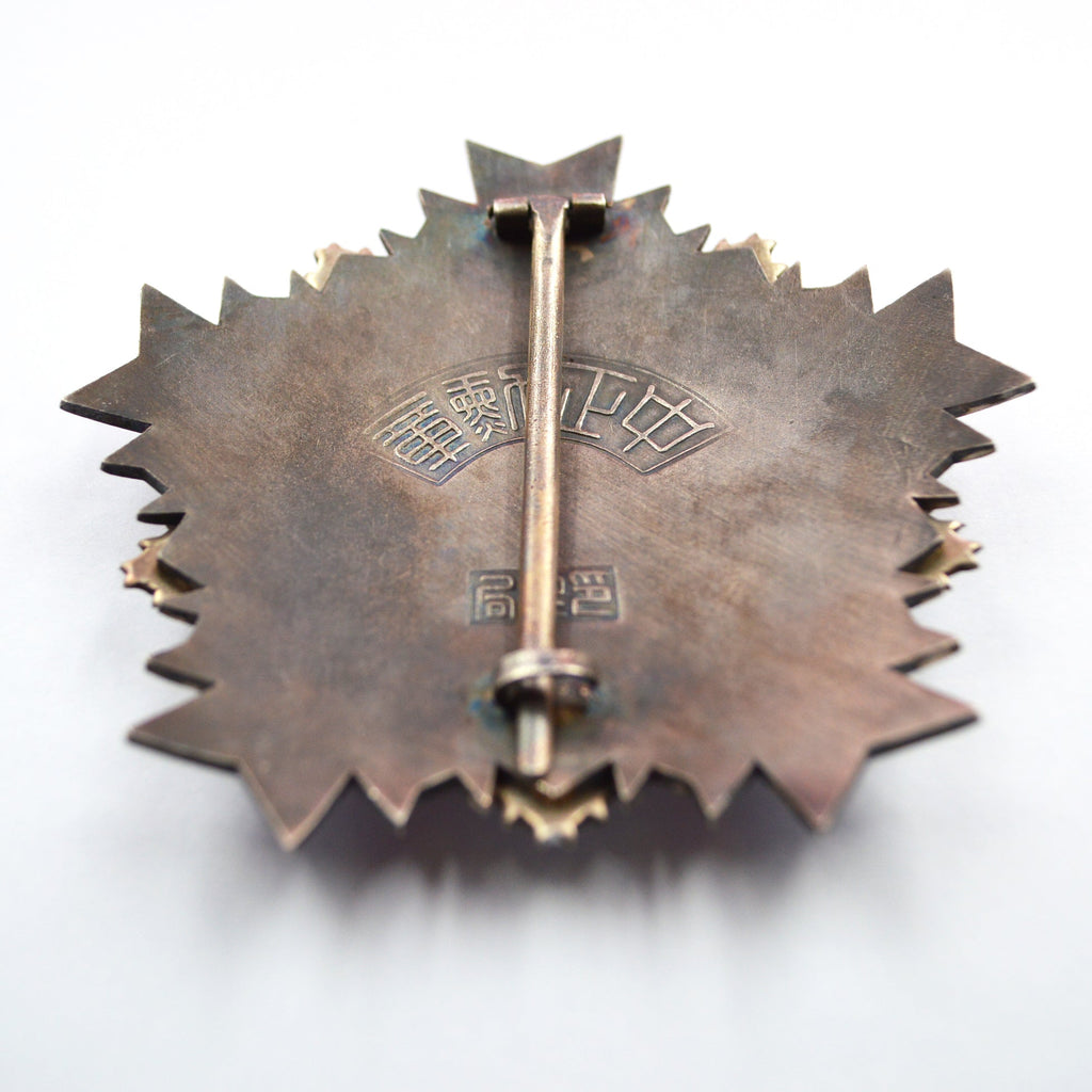 Chinese-REPUBLIC Order of Chiang Chung-Cheng Breast star detail view 4