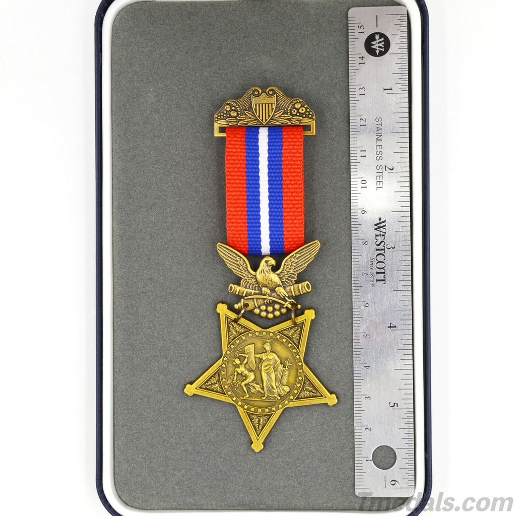 Cased U.S. Medal of Honor – Civil War Army 1896 – 1903 – Full-Size detail view 4