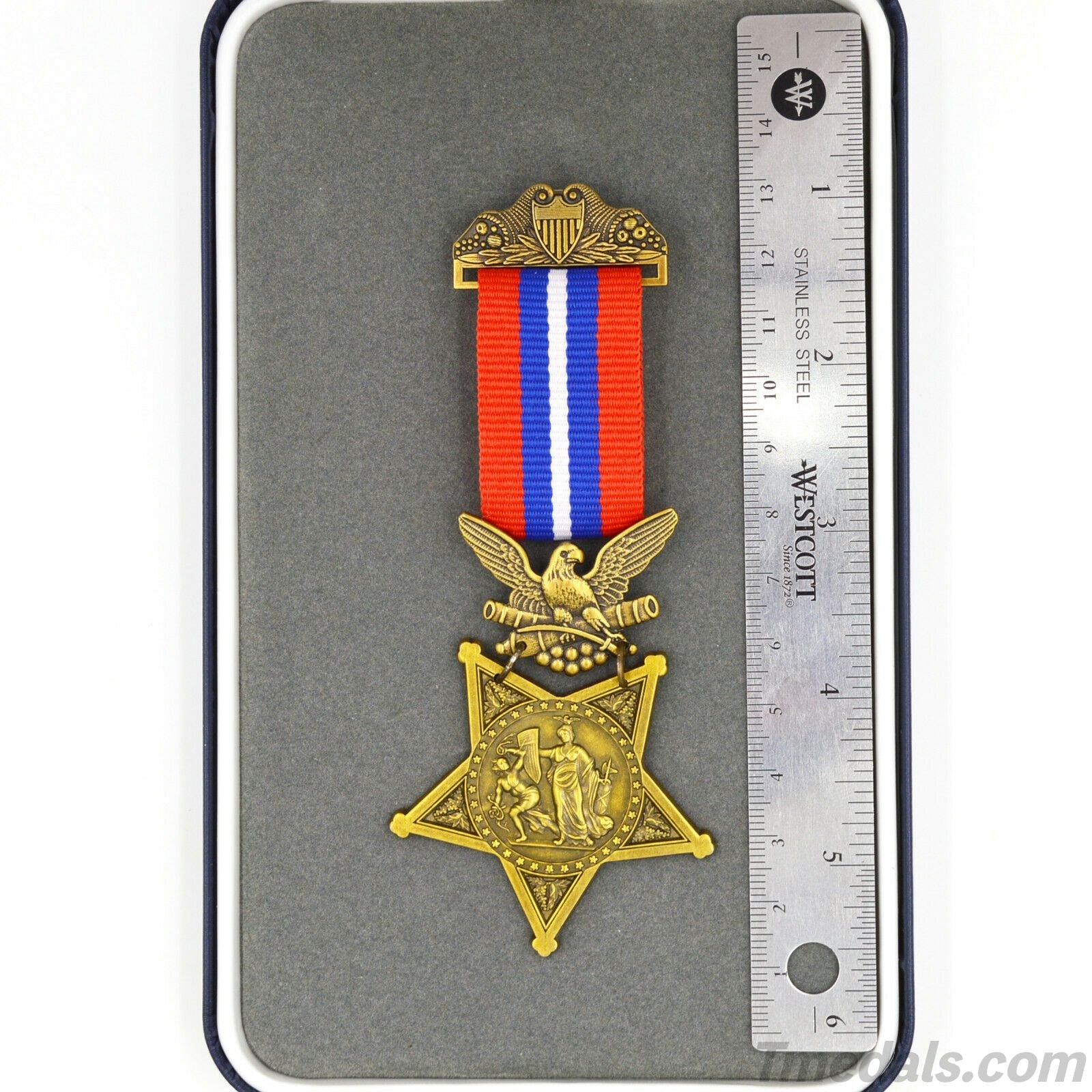 Cased U.S. Medal of Honor – Civil War Army 1896 – 1903 – Full-Size detail view 4