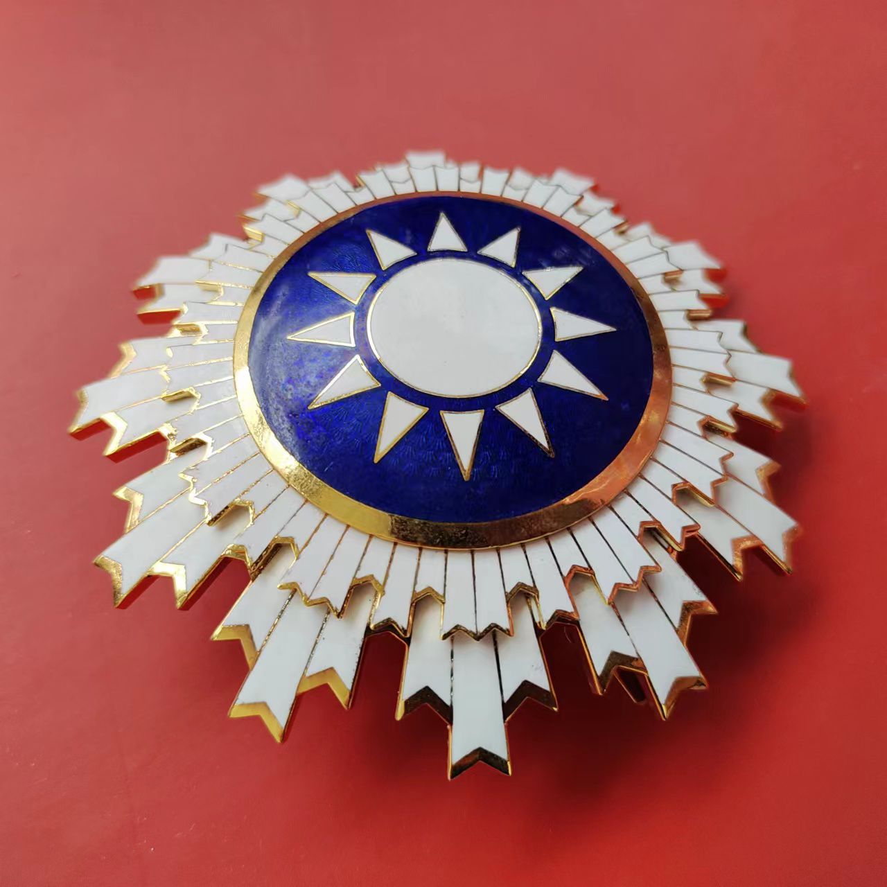 Chinese-REPUBLIC Order of Blue Sky and White Sun Breast star Badge 1945 WWII reproduction