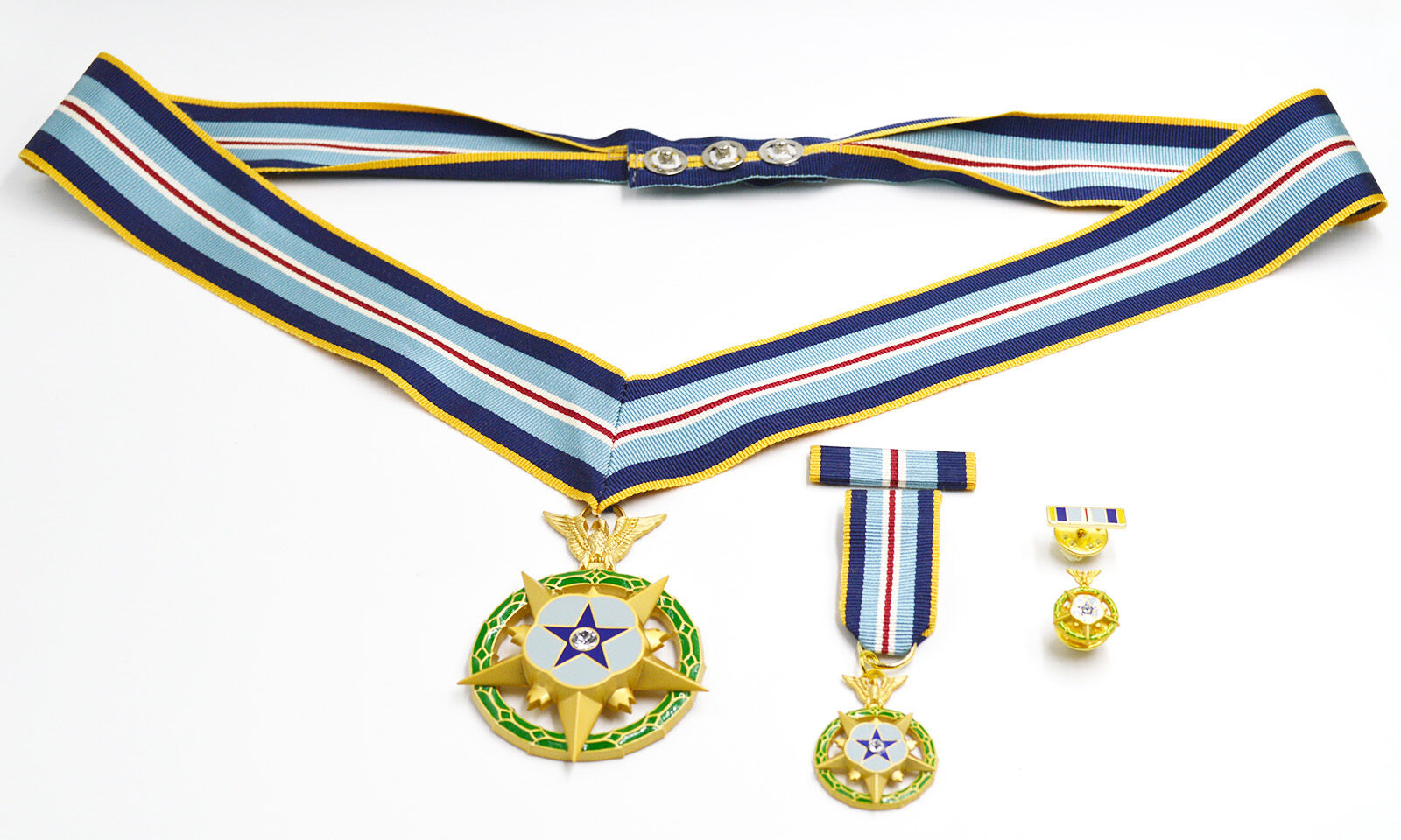 Cased U.S. NASA Space MOH Space Medal of Honor Neckribbon Version WWII Badge Order detail view 4