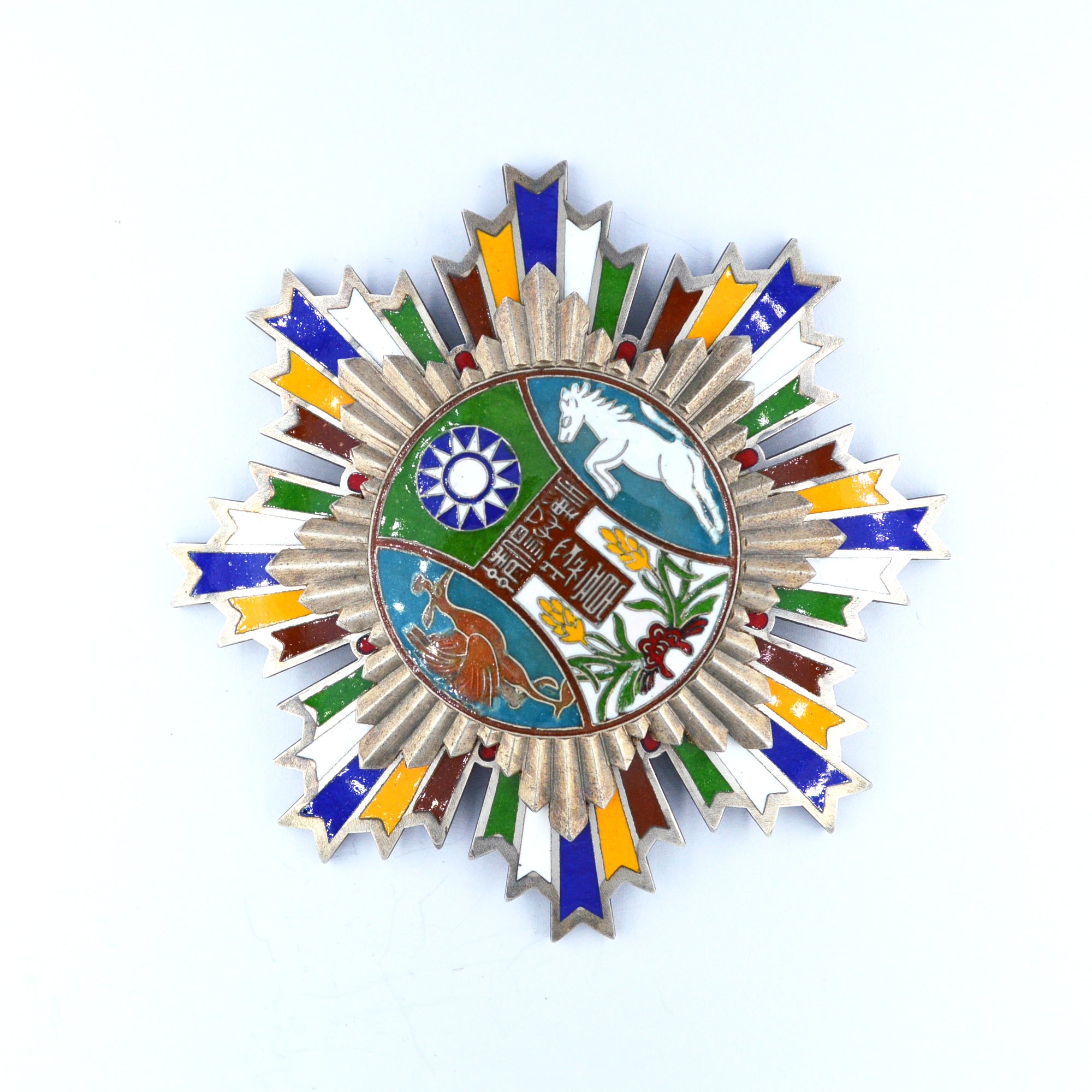 Chinese medal order badge the Republic of China Yunnan Province enamel detail view 4