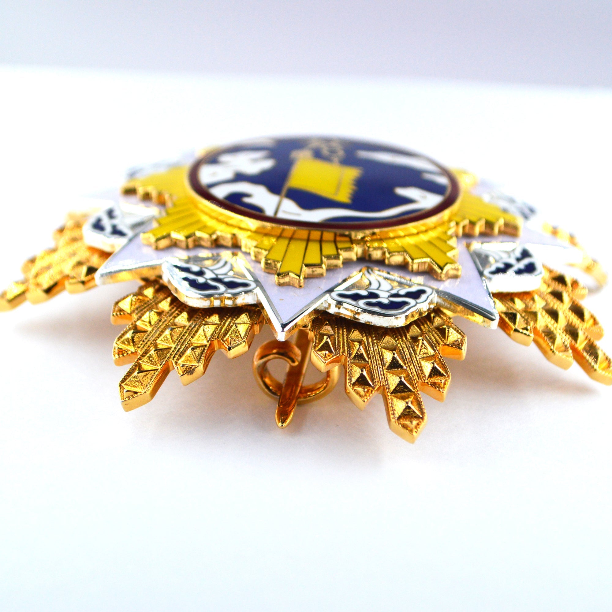 Chinese Republic Order of the Cloud and Banner First Class No. 130 detail view 15