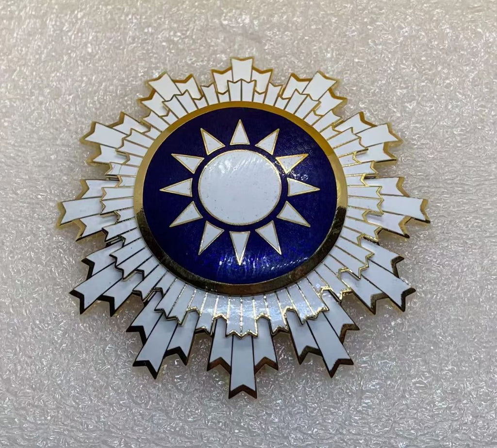 Chinese-REPUBLIC Order of Blue Sky and White Sun Breast star Badge 1945 WWII detail view 7