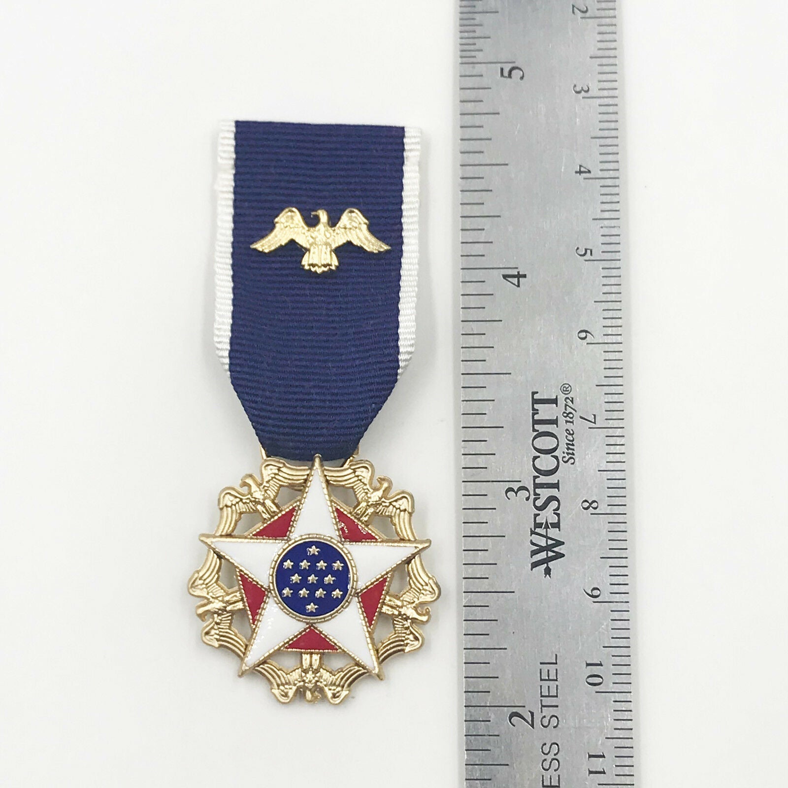 U.S. Order Presidential Medal of Freedom with Distinction mini Miniature Medal U.S. detail view 5