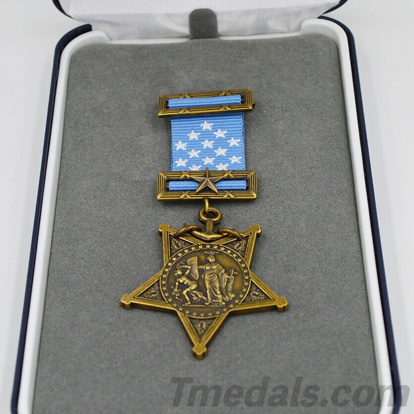 Cased U.S. Medal of Honor – Navy 1913 – 1942 – Full-Size detail view 5