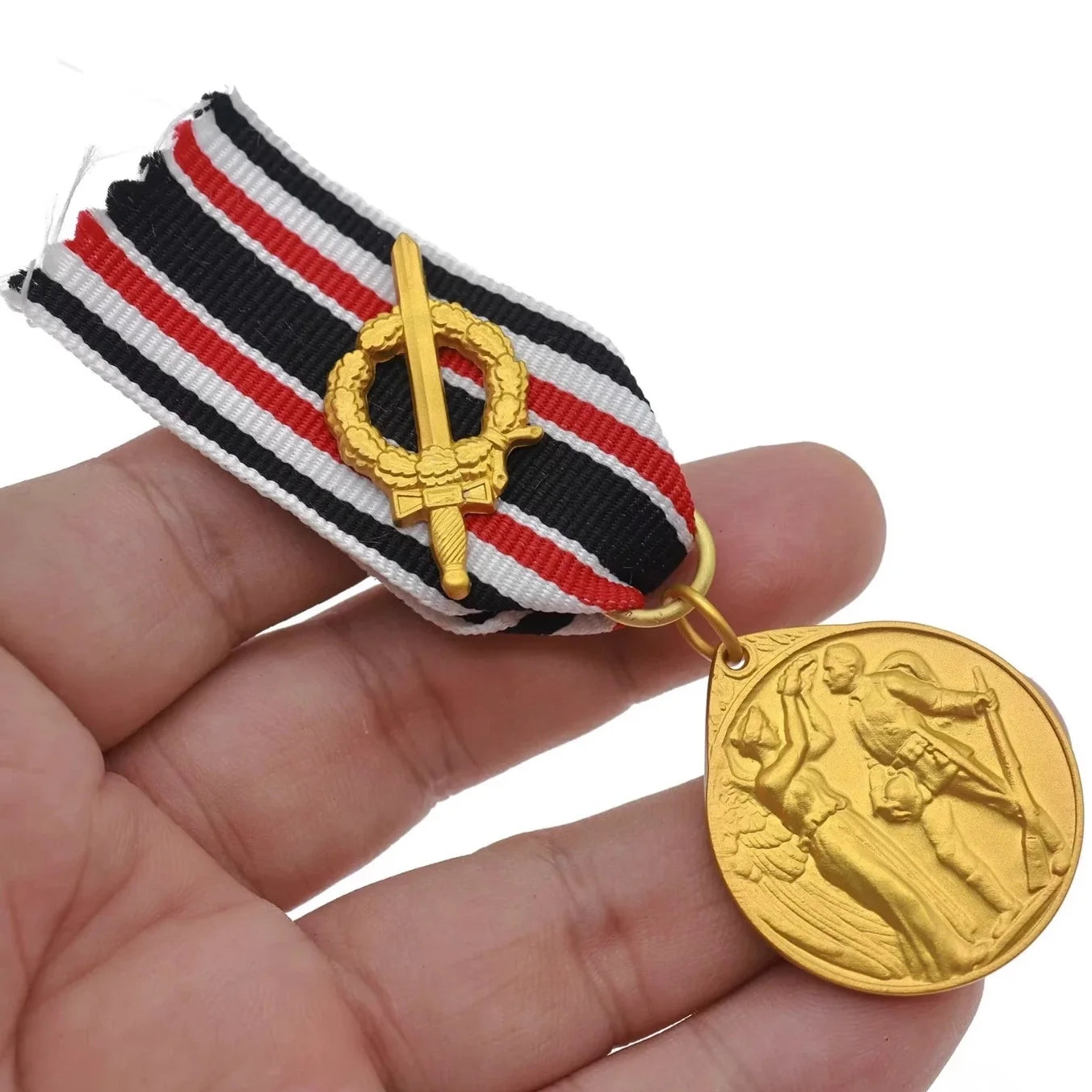 WWI German Veteran Medal Furs Vaterland 1914 Swords on Ribbon Suspension detail view 5