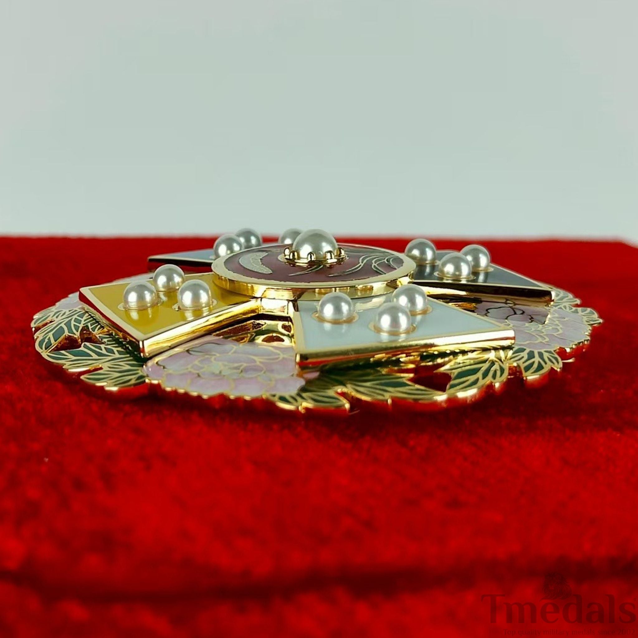 Republic of China Order of Rank and Merit – First Class Medal – Full-Size with Case detail view 3