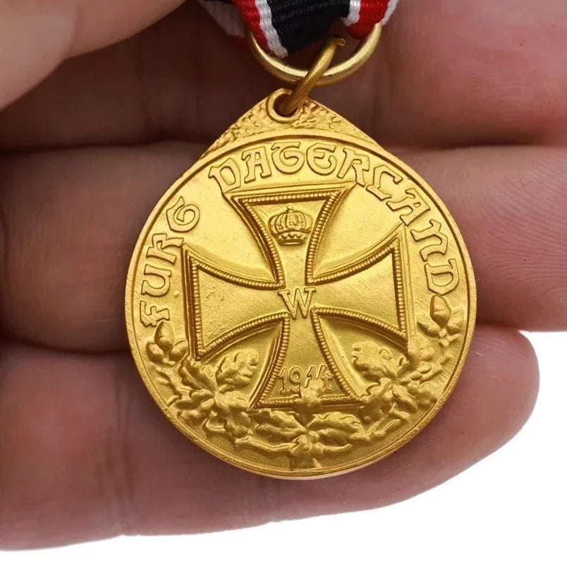 WWI German Veteran Medal Furs Vaterland 1914 Swords on Ribbon Suspension detail view 6