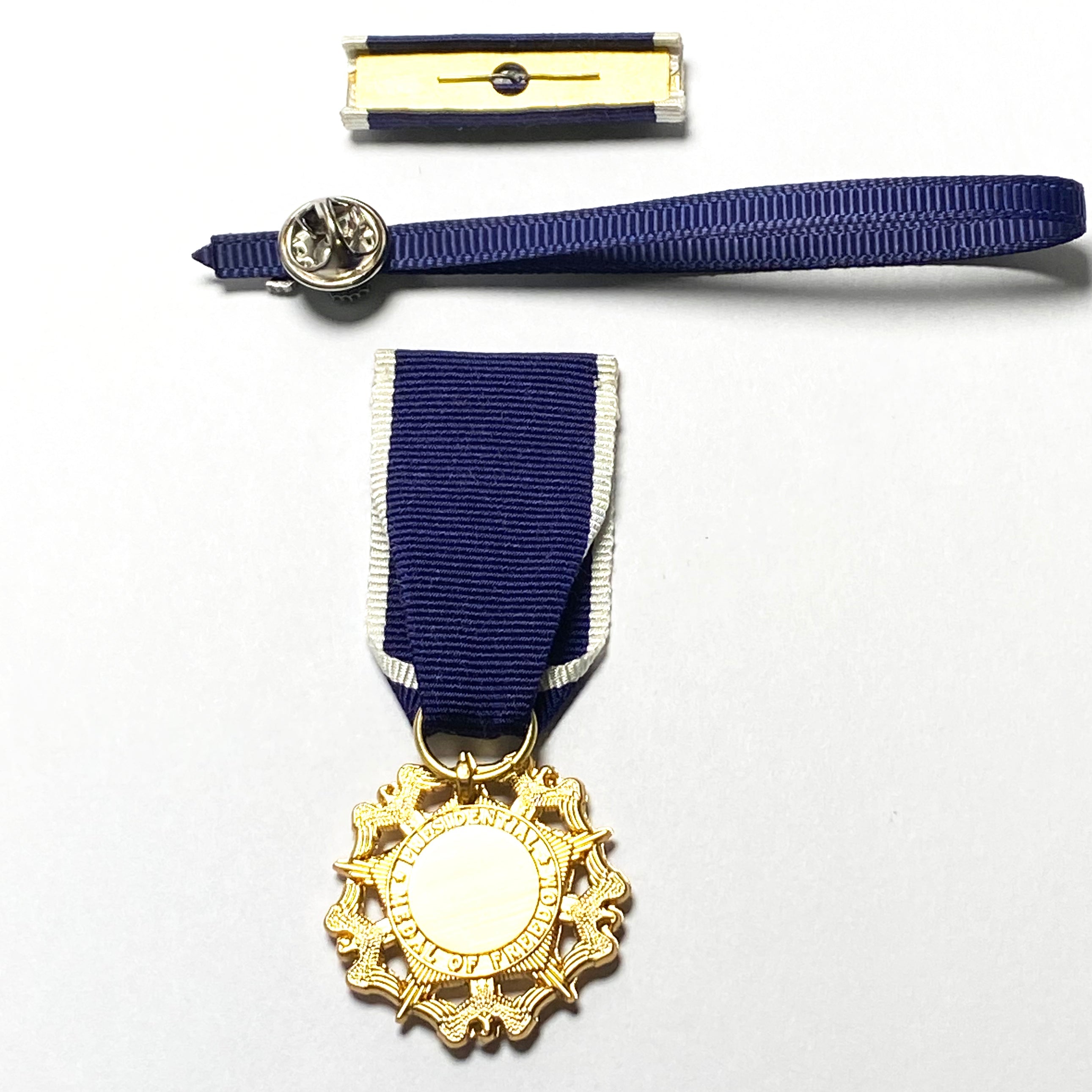 U.S. Presidential Medal of Freedom Mini Medal + Ribbon Bar + Service Ribbon detail view 2