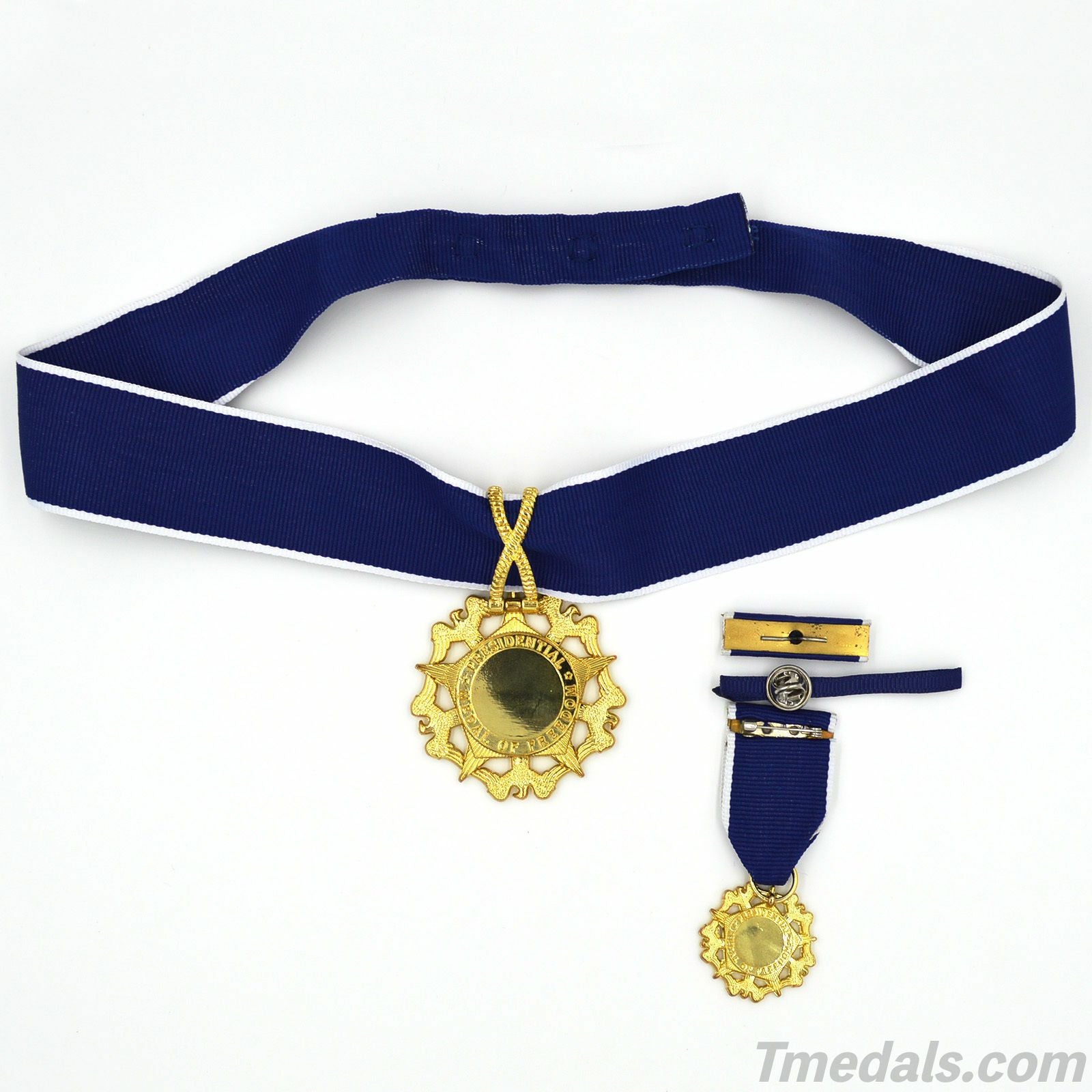 Cased U.S. U.S. Order Badge, Presidential Medal of Freedom, 1963-Present WWII detail view 4