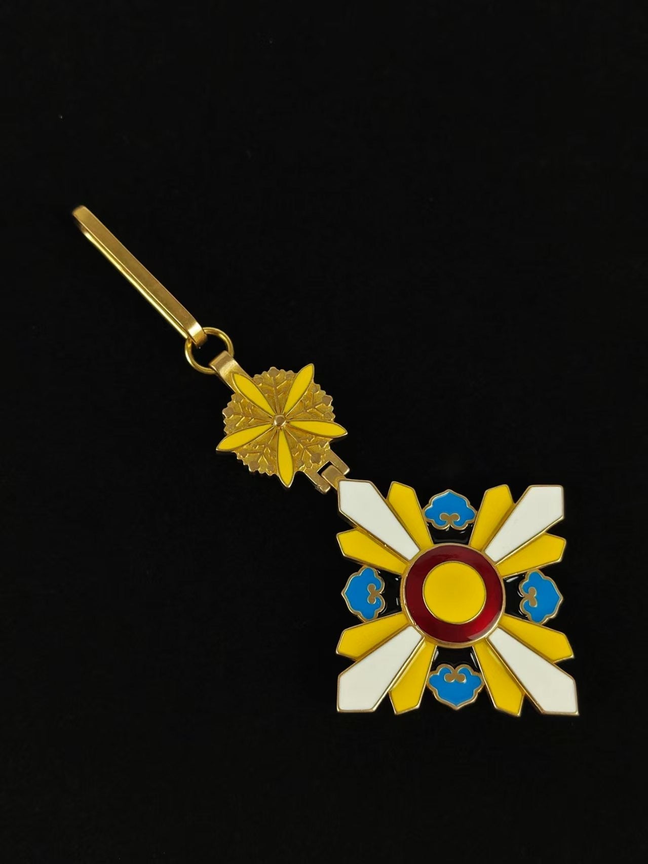 Manchurian Empire – Order of the Auspicious Cloud, 3rd Class Badge () detail view 4