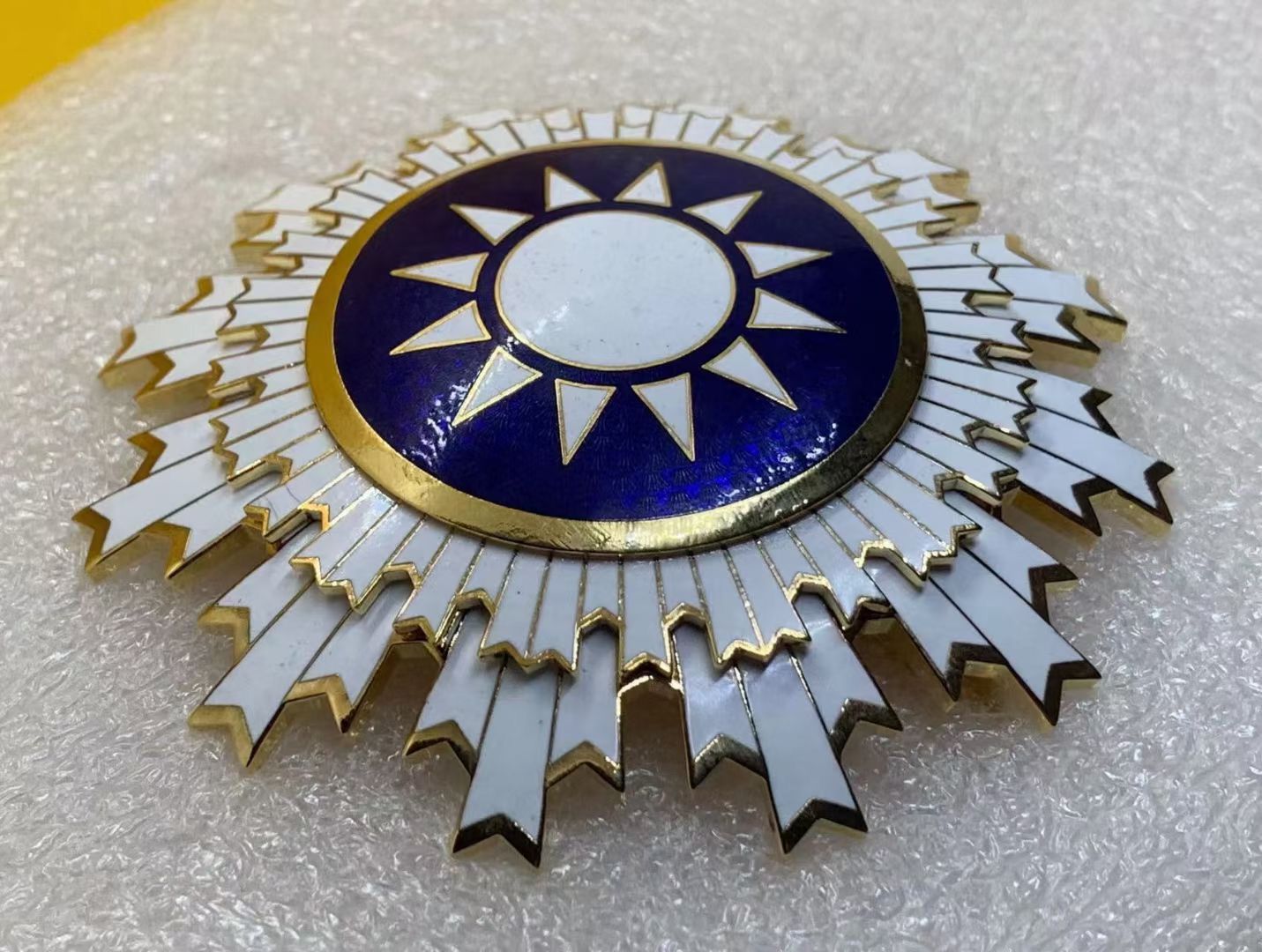 Chinese-REPUBLIC Order of Blue Sky and White Sun Breast star Badge 1945 WWII detail view 5