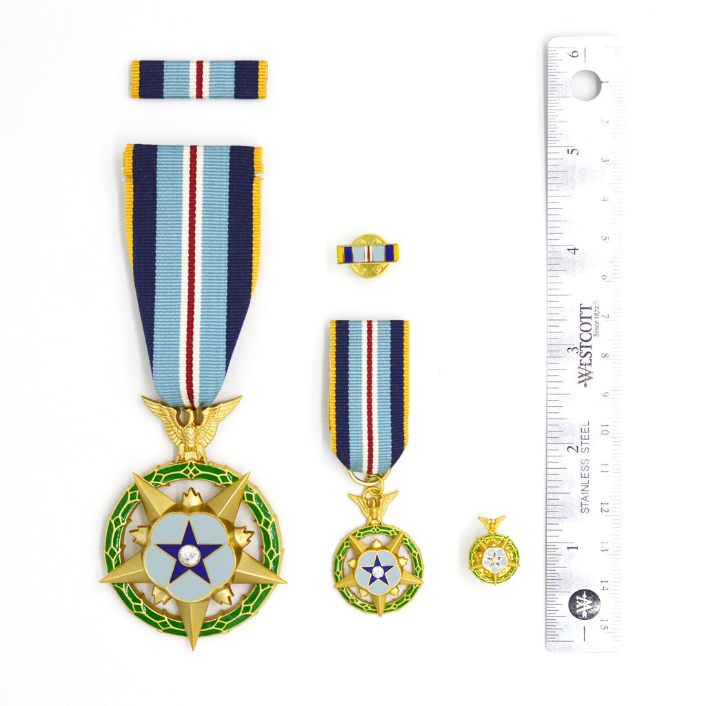 Cased U.S. Space MOH Space Medal of Honor Short Ribbon Version WWII Badge Order detail view 2