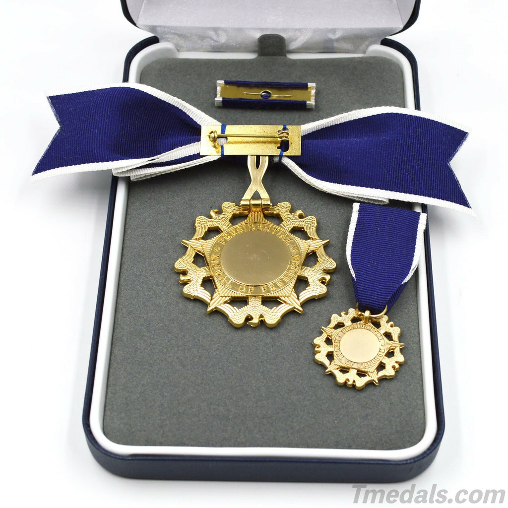 U.S. Presidential Medal of Freedom Woman Version – Full-Size with Case, Ribbon detail view 5