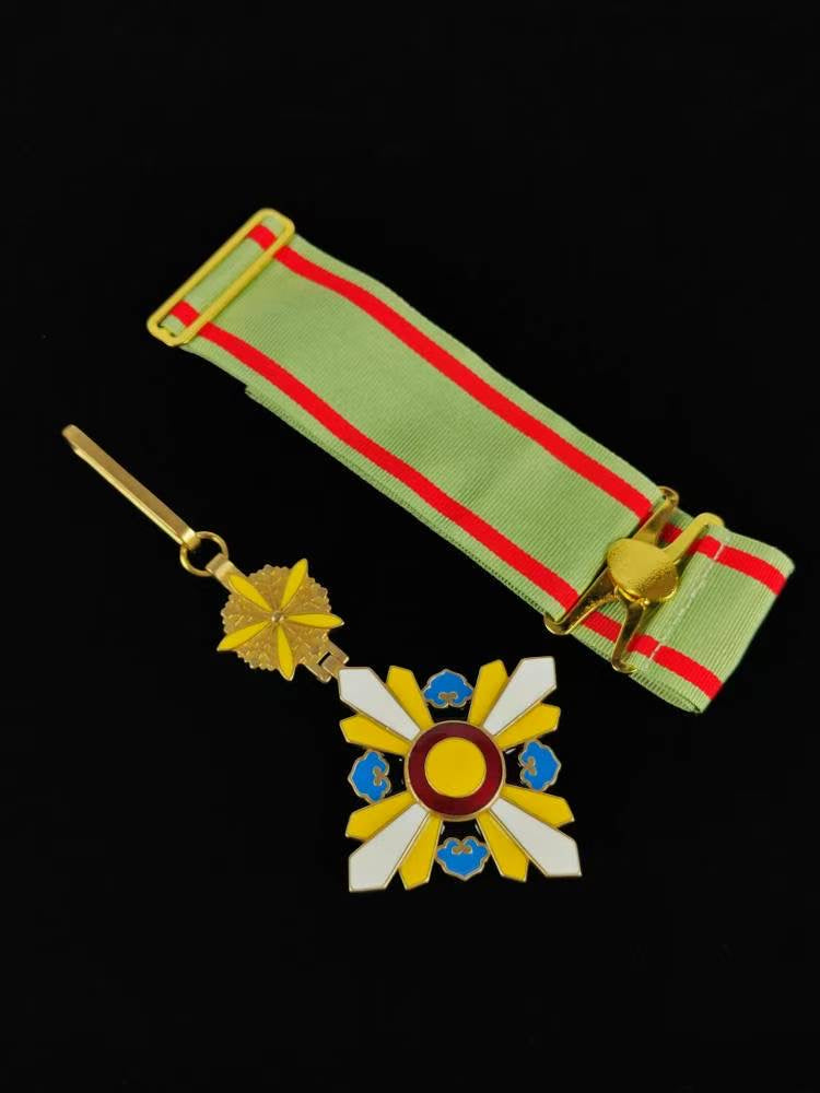 Manchurian Empire – Order of the Auspicious Cloud, 3rd Class Badge () detail view 6