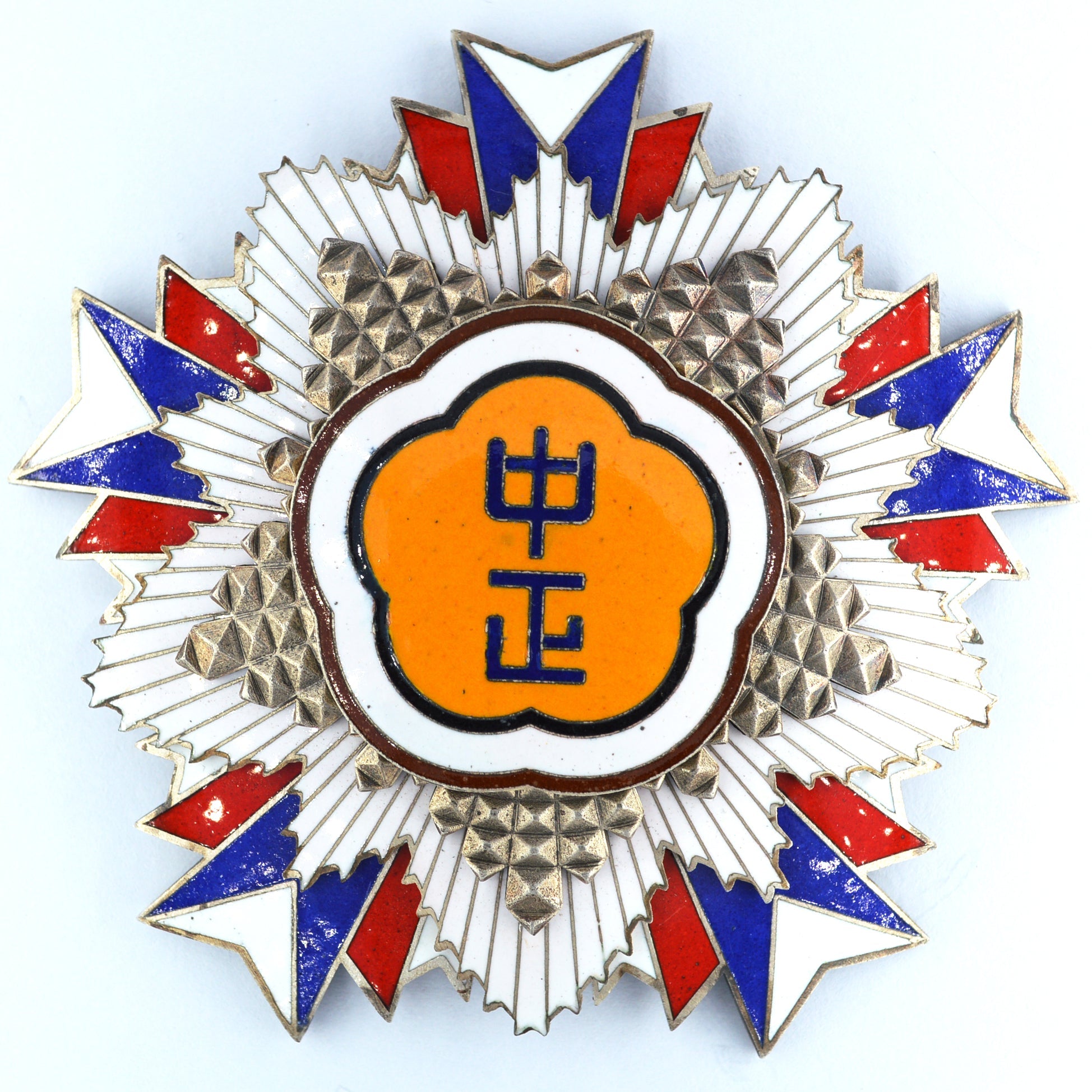Chinese-REPUBLIC Order of Chiang Chung-Cheng Breast star detail view 8