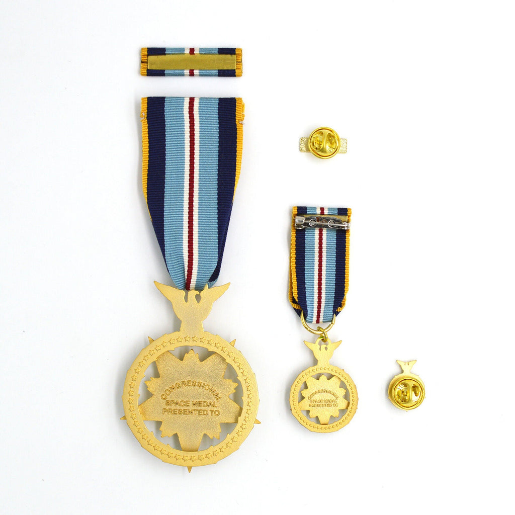 Cased U.S. Space MOH Space Medal of Honor Short Ribbon Version WWII Badge Order detail view 4